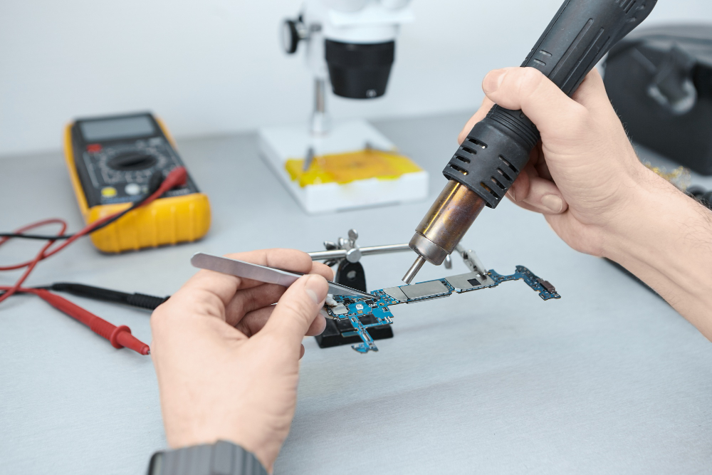 repair men-soldering